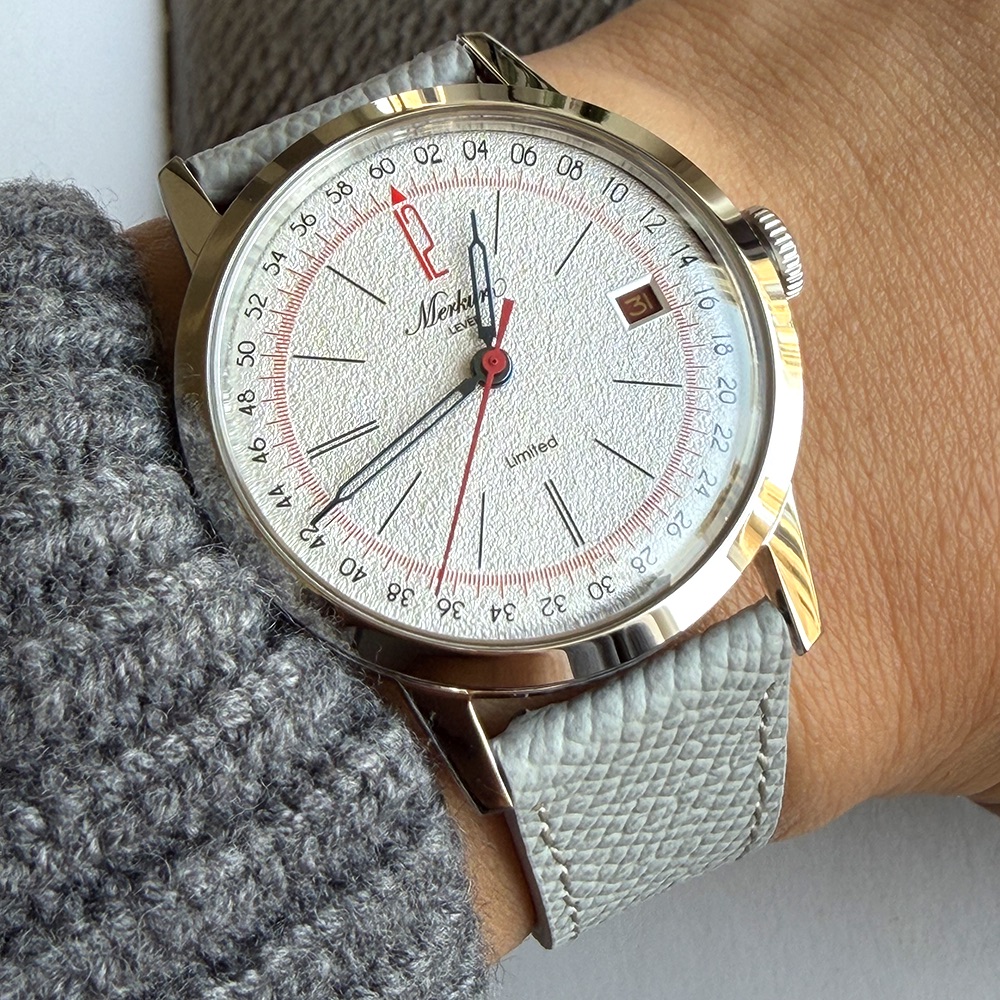 Vintage Fashion Complete - นาฬิกา Merkur Red 12 A รุ่นบางพิเศษ